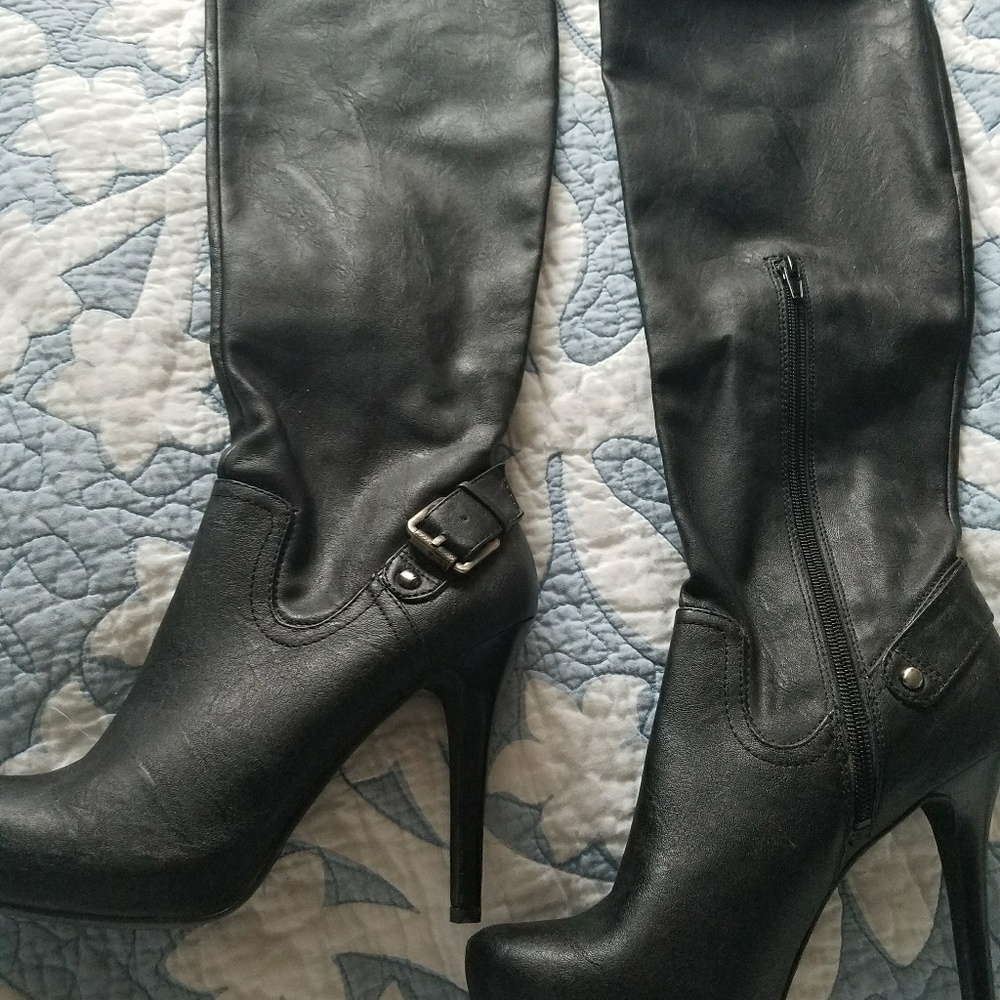 Size 7.5 Leather Boots